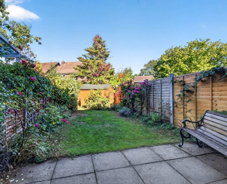 Hale End, Bracknell, RG12